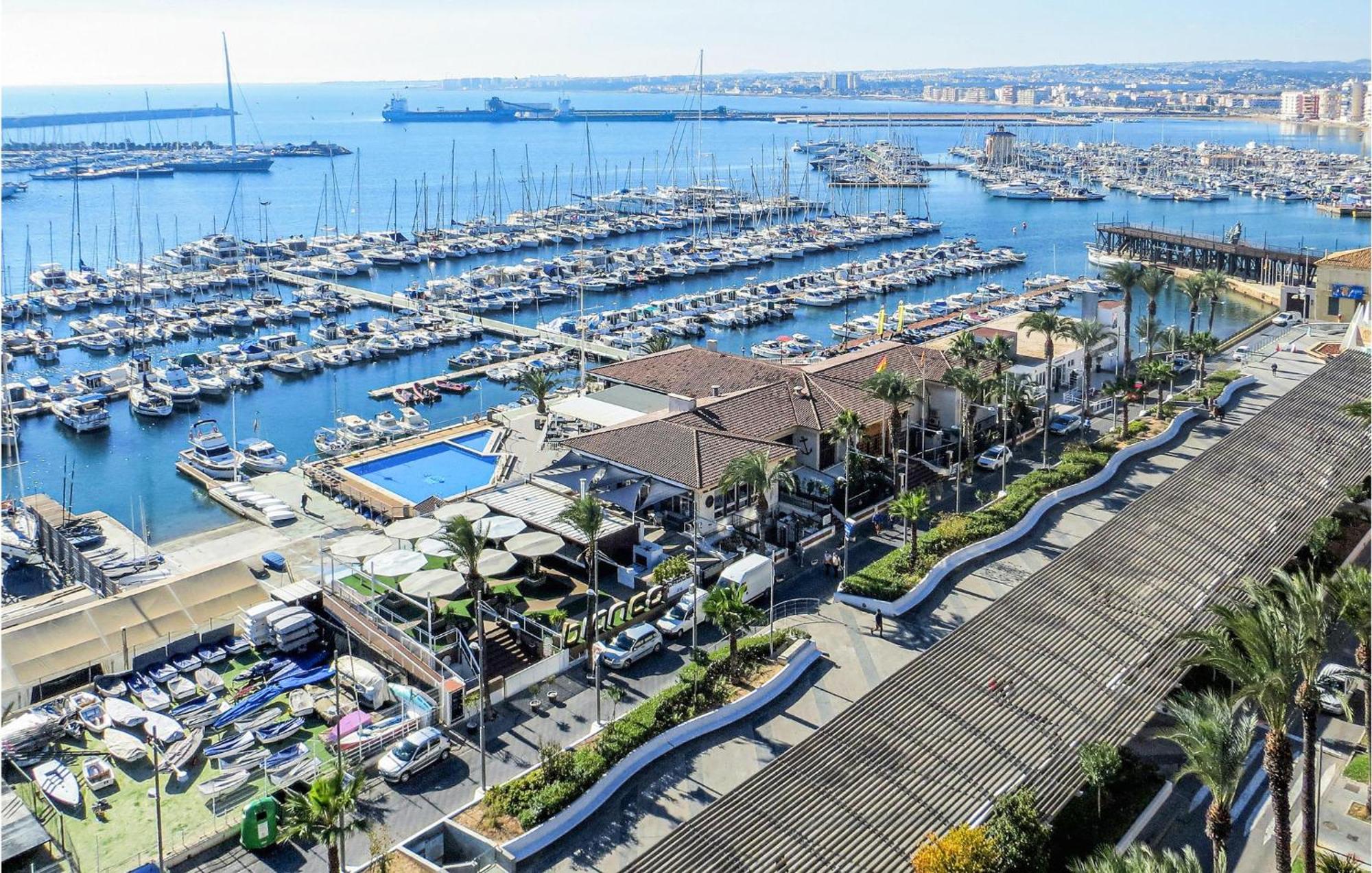 2 Bedroom Stunning Apartment In Torrevieja Zewnętrze zdjęcie